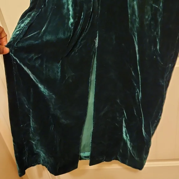Custom made green velvet gown! - Picture 7 of 11